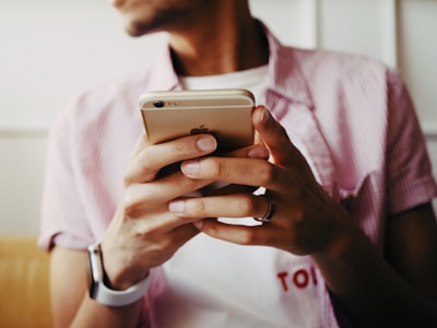 那藝娜موهبة متألقة تلهب المشاعر مثل الحب كالنار