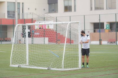 لاعب الأهلي السابق شريفمسيرة حافلة بالإنجازات والتحديات